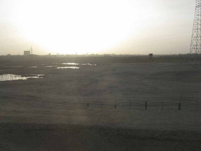 格尓木駅近辺で見た朝日。