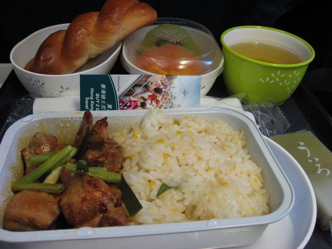 キャセイの機内食。<br />機内食嫌いの私としてはまずまずのお味。