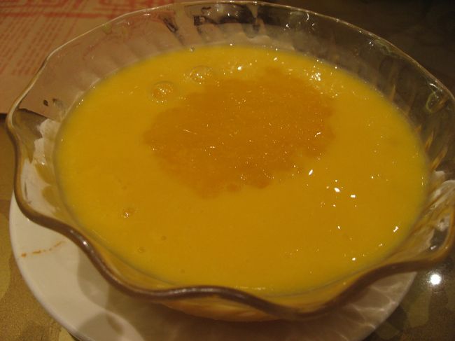 糖朝といえばスイーツ。<br />マンゴーとタピオカが入ったデザートをオーダー。<br />朝から色々食べたので、これも２人でシェア。<br />とっても美味しいです！