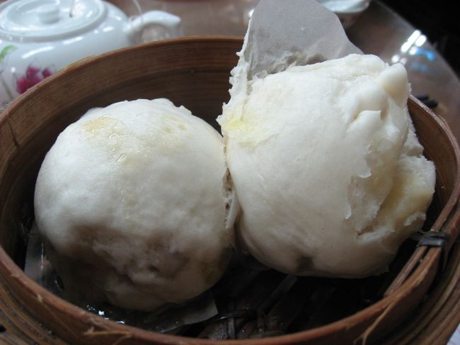 この肉まん的な飲茶も美味しかった〜。<br />中にお肉や野菜が入ってます。