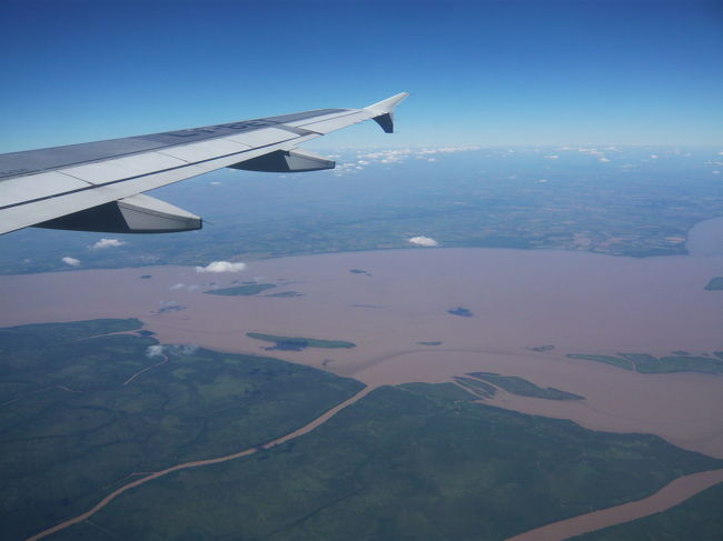 イグアスに向かう飛行機から