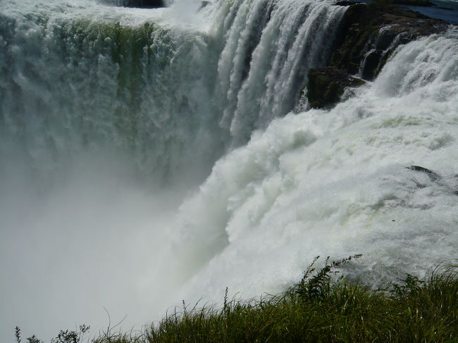 悪魔ののど笛<br />水しぶきで結構濡れますが帰りに歩道を歩いているうちに乾いてしまいます。<br />