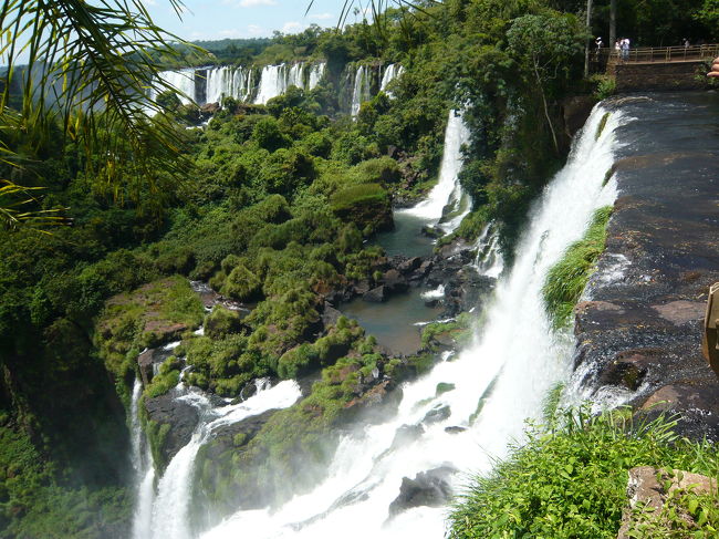 見る場所によって、いろんな滝の姿がみられます。<br />アッパーコースから見た滝