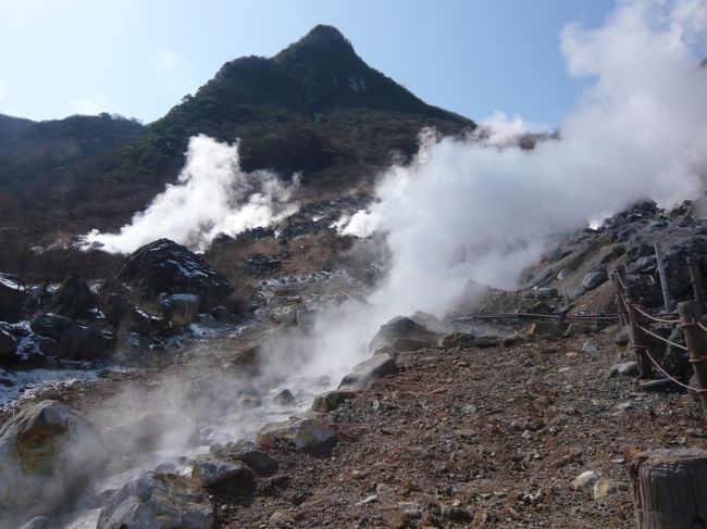 あちこちで温泉蒸気が噴き出している