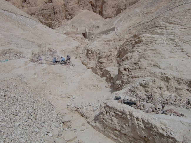 近くではまだ発掘中！<br /><br />どことなくやる気なさそうだけど。。。