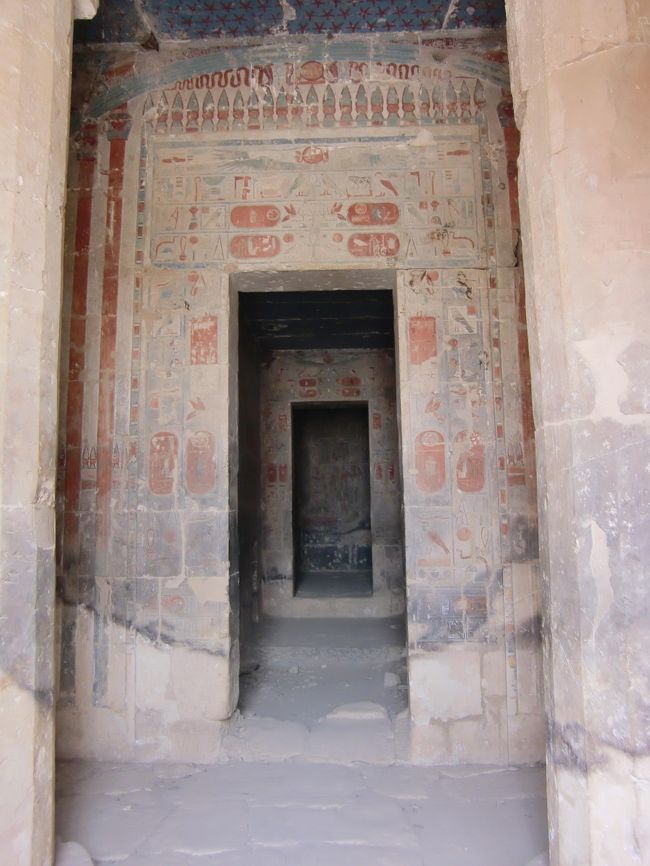 中に入ると色がのこっててさらにすごい。