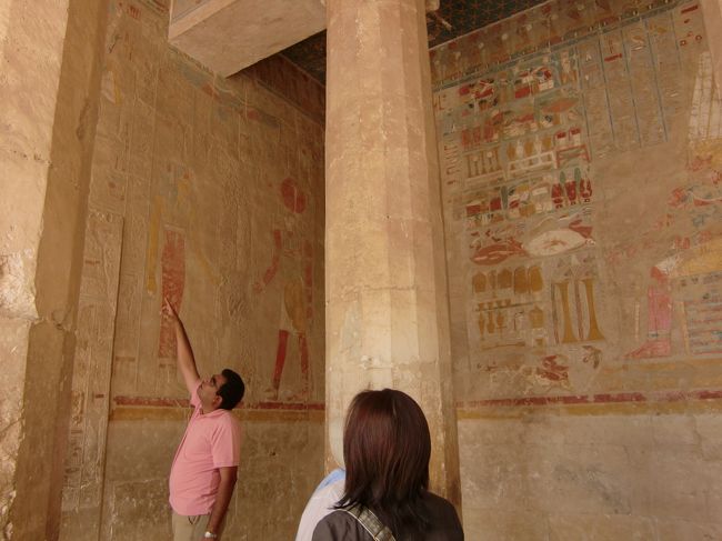 壁画も説明してくれます。<br /><br />なんかいろいろ神様がいるなー、っていどしか覚えてないけど。