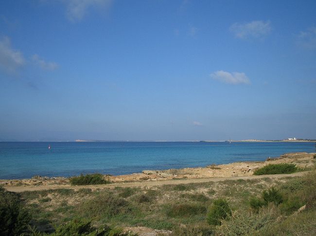 着いた。<br />店も全部閉まってるし誰もいないし誰ともすれ違わない。<br />しょうがないからひたすら海岸を攻める。<br />まぁ大晦日だからなー。