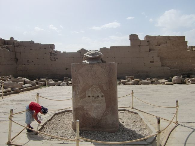 スカラベ（ふんころがし）のでっかい像なんかもあったりして、ほんと広い。。。