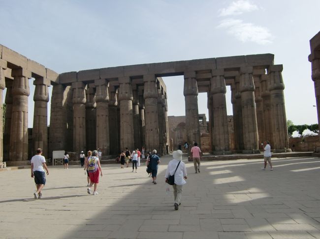 こっちも柱だらけ。<br /><br />柱が好きなんだろうなきっと。