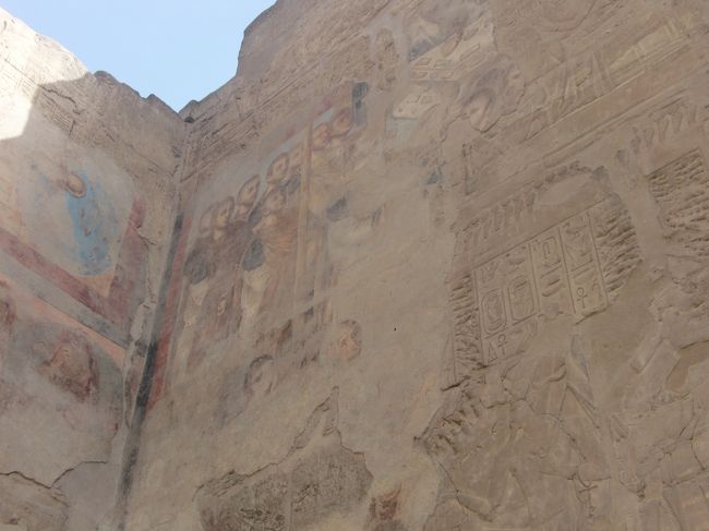 キリスト教（コプト教）の壁画もあったりして、長い間でいろいろあったんだね。