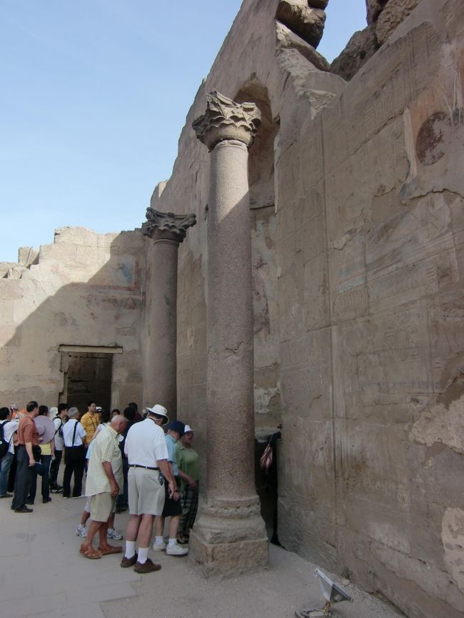 こっちはローマ様式の柱。