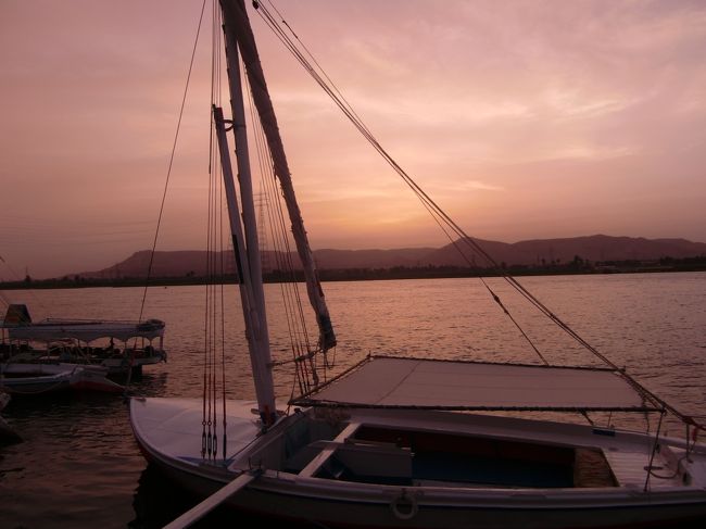 ナイル川に沈む夕焼けもきれいですよ。