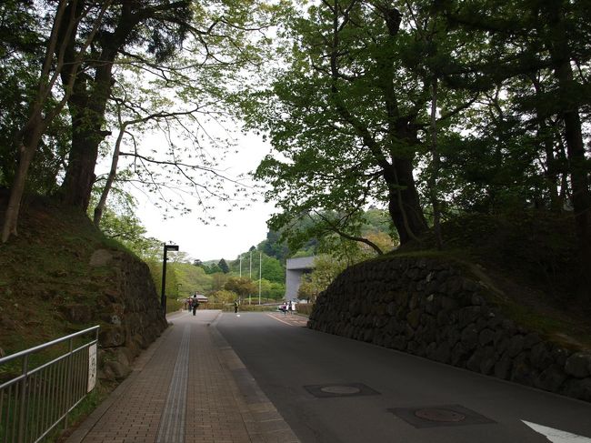 【子の門跡】<br />博物館があるこの辺りは三の丸で子の門があったそうです。<br />博物館のほうへ進みます。