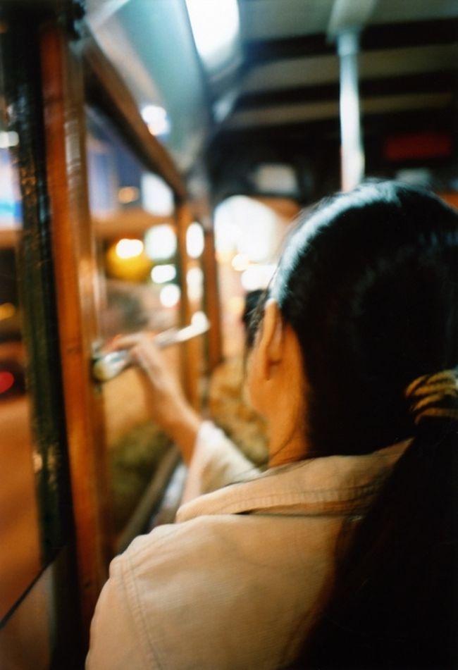 トラムの中で<br /><br />＜NATURA BLACK F1.9＞<br />フィルム:コダック400 