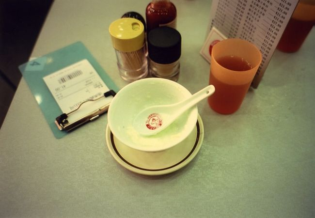 銅鑼湾の｢義順｣にて<br /><br />＜NATURA BLACK F1.9＞<br />フィルム:フジのポジフィルム100