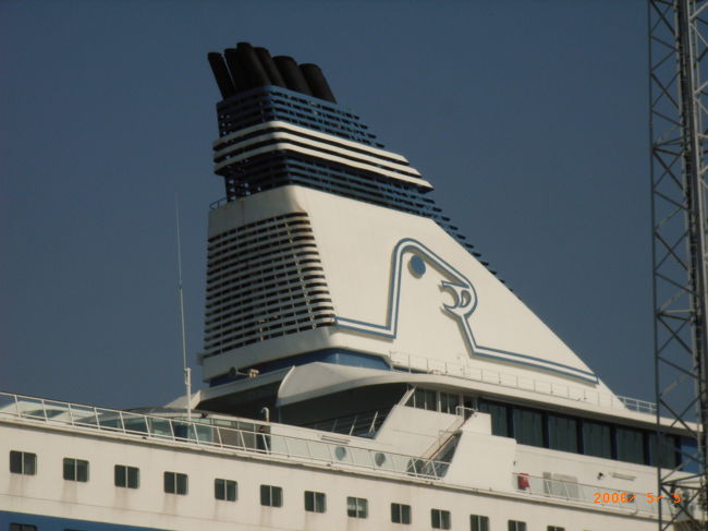 大きなフェリー。マークがかわいい。