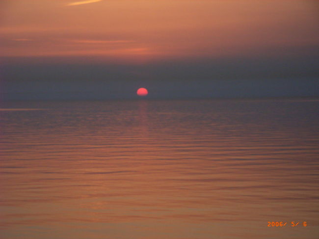 夕日を見るためにデッキに出る。