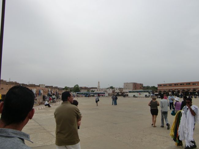 ホルス神殿到着。<br /><br />近くの港から、馬車で観光客が大量にきてたので、馬車が大漁！