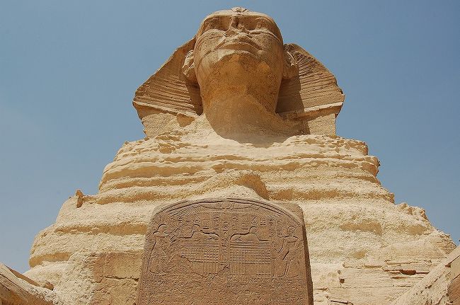 夢の碑文とスフィンクス。