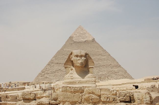 お約束、スフィンクスとピラミッドのコラボ