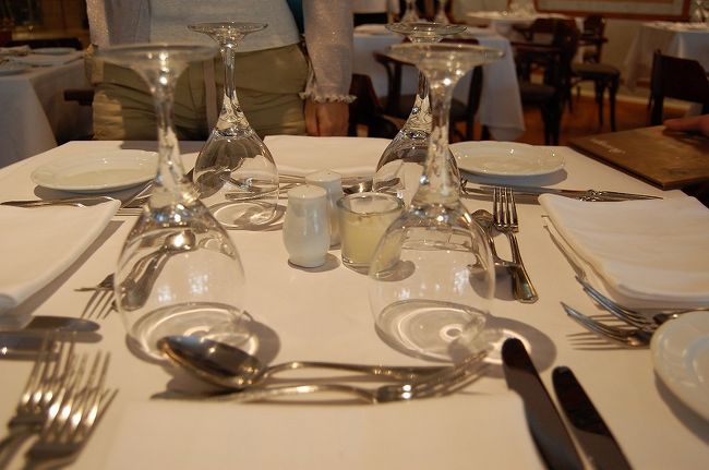 ホテルでの夕食。一つ残念だったのは＜パスタが伸び伸び＞だった事です。でもその他はおいしかったです。