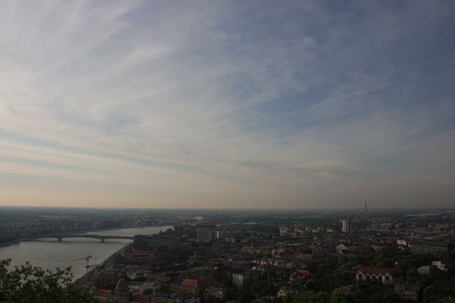 標高235m、登ること20分… 360度ブダペストを見渡せる絶景が広がる。写真はブダ側の景色。