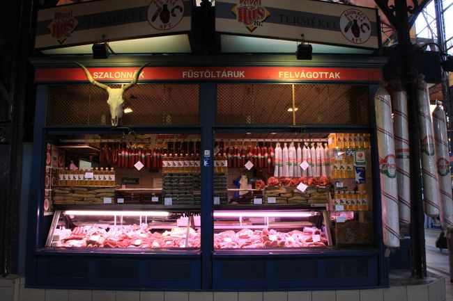 お肉屋さん。牛の頭蓋骨