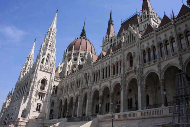 国会議事堂(川側から)