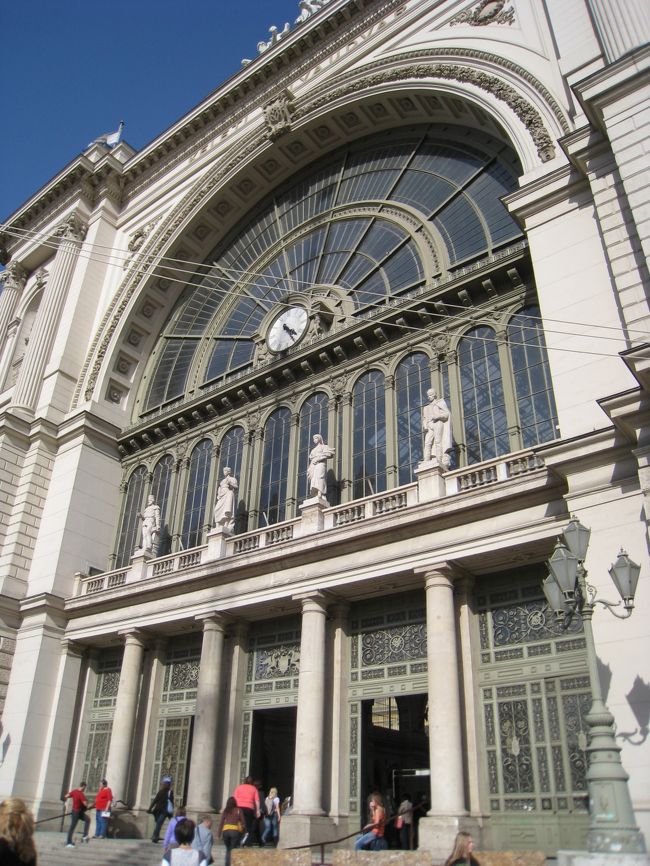 ブダペストKeleti駅<br /><br />後ろ髪を引かれる想いで次の都市ウィーンへ。