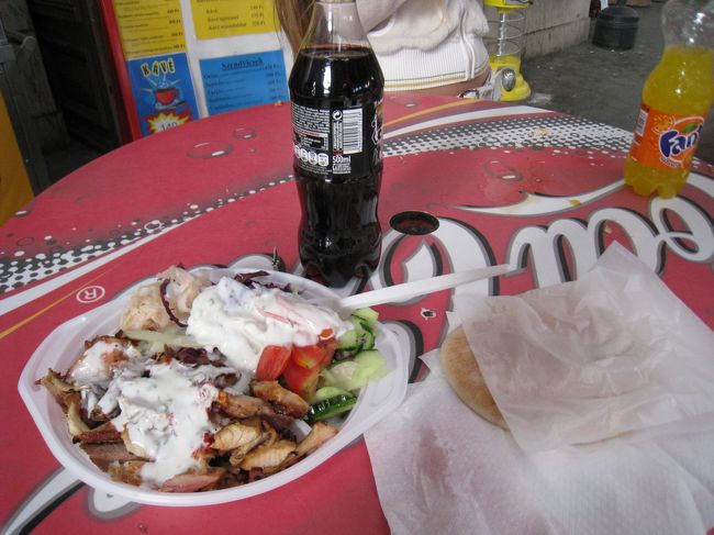 出発前の腹ごしらえ。ハンガリーで唯一食したハンガリー料理か? 香辛料が効いていて美味しかった。