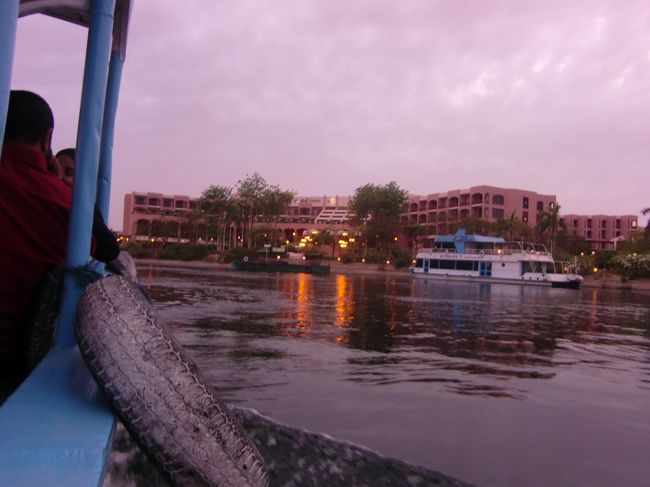 町歩き終えて、ホテルに戻ります。<br /><br />ホテルはイシスアイランド。<br />島一個敷地だそうだ。立派だね。