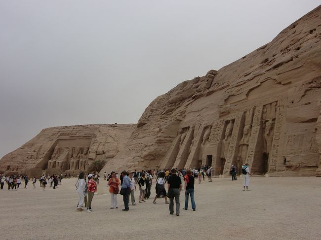 アブシンベル神殿になごりおしみつつ、さて帰るか。