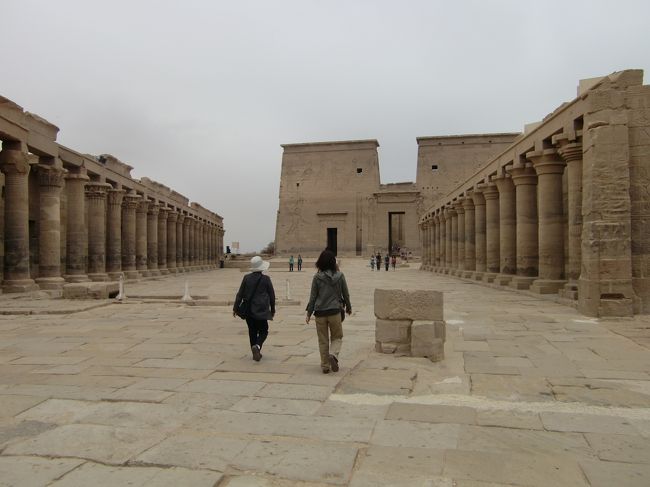 参道を行くと、