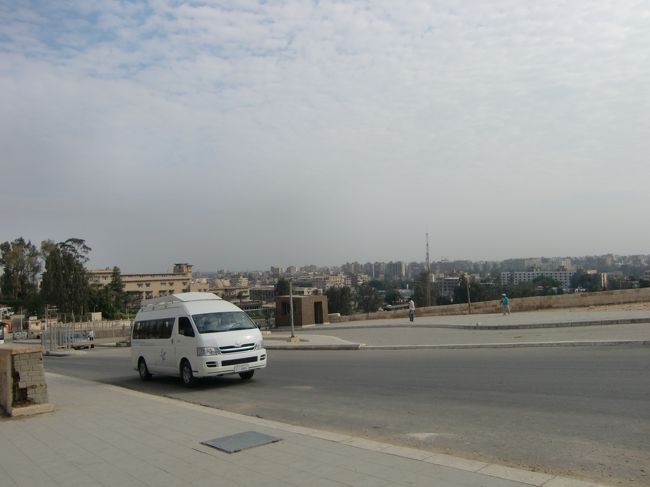 反対側を見るとすぐ街。