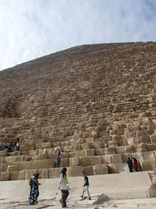 近くでみるとなおさらでかい。<br /><br />しかし、でかすぎ。。。