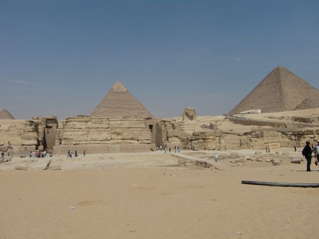 ３大ピラミッドにスフィンクス。<br /><br />なんだか見慣れた？風景だ。