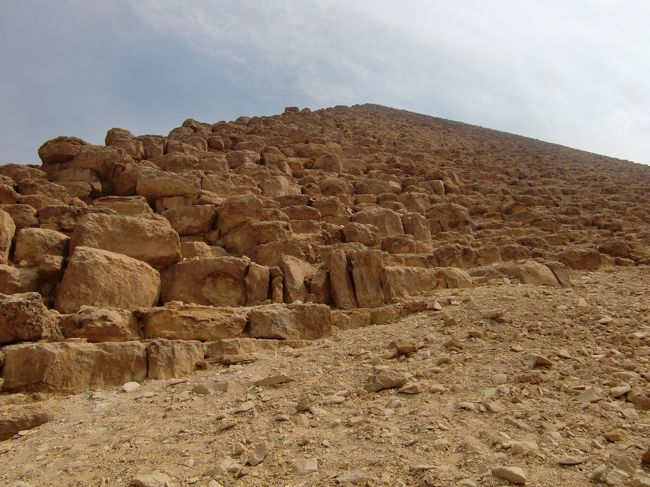 今にも崩れそうだけど・・・<br /><br />って崩れ始めてるか。