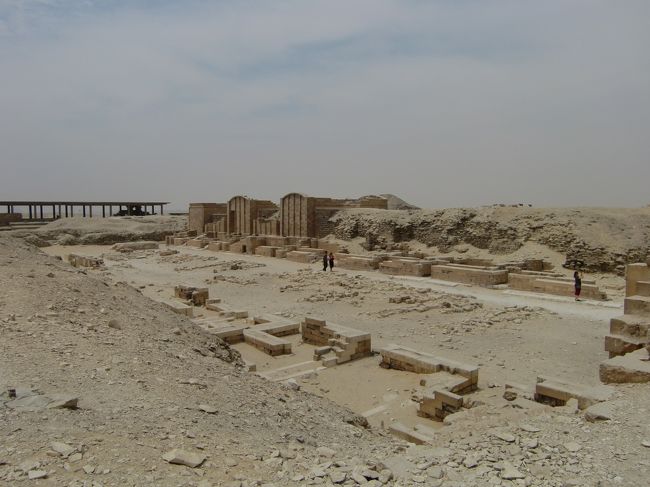 こっちにも何か神殿でもあったのかな？