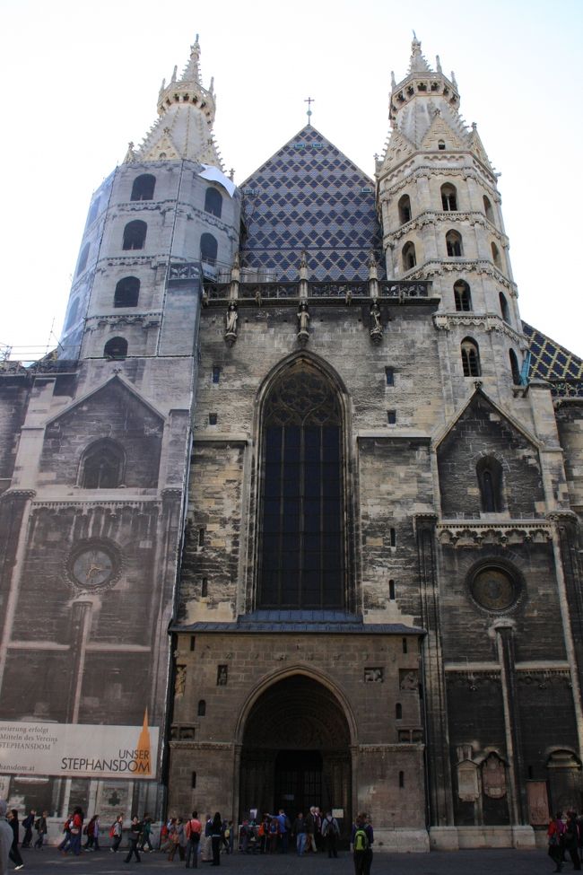 800年前の建築…ウィーンの街中でも圧倒的な存在感。