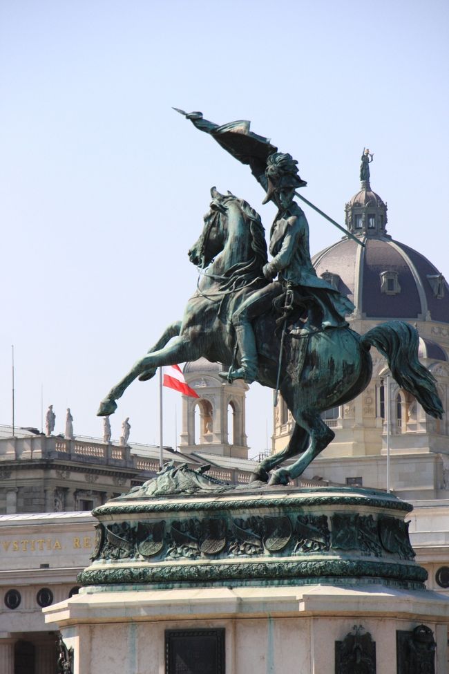 英雄広場カール大公像