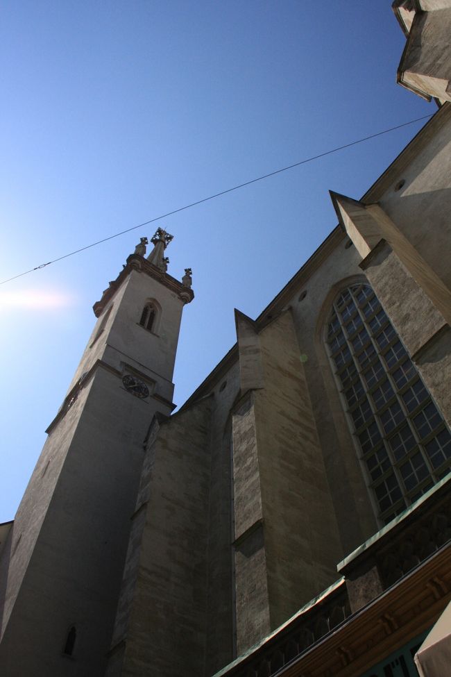 アウグスティーナー教会<br /><br />国立図書館のすぐ脇。ハプスブルク家の結婚式が代々執り行われた教会。