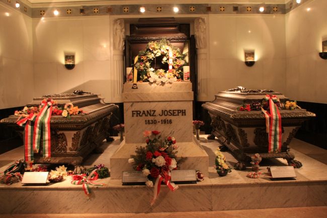 フランツ・ヨーゼフ、シシィ、息子ルドルフの墓