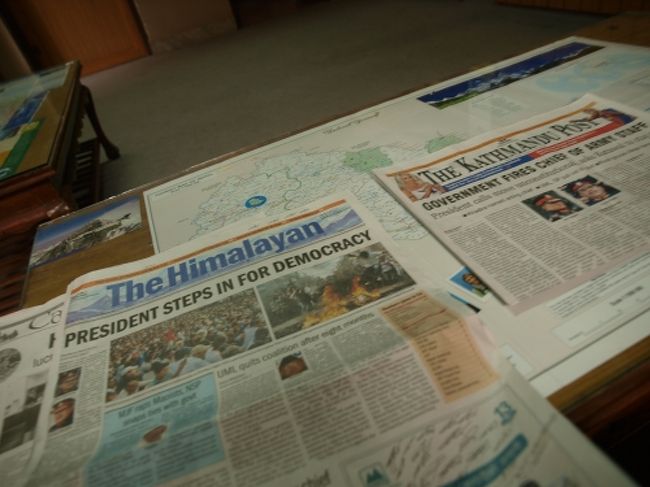 カトマンズに到着したその日、大統領辞任でちょっとした騒ぎになっていた。空港からTAXIで行く途中でタイヤが燃えている。。。リアル？自分の目を疑ったけど、やっぱりこんなトコきちゃったんだー。って思う。