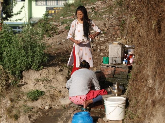 やっぱり、朝から水汲み。<br />山の地域は静かで過ごしやすかった。<br />日の入りとともに寝て、日の出とともに鳥の鳴き声で目を覚ます感じ。何日でもいられそう。<br />また、何処行っても食べ物がおいしいのが魅力的。<br />どんなに安いローカル食堂でもおいしく食べられた。