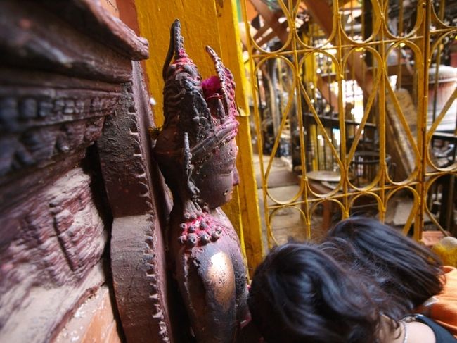 ネパールの人はピュアだなー。<br />言わなくてもちゃんとおつりくれる。<br />おつかい頼んだのに、チップも受け取らなし。<br />メンタリティに脱帽。<br />あと、子供の物乞いとかいなかった。<br />都市部だったからかな？<br />きちんと学校に通っている子供が多かった。<br />