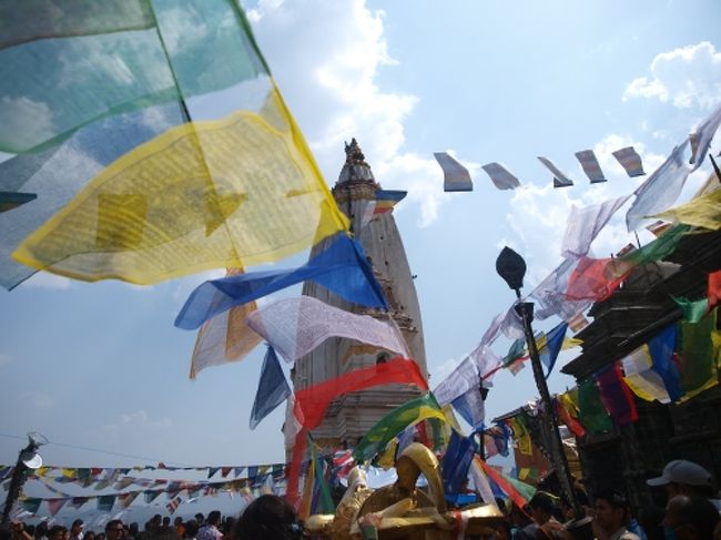 何故かネパールの男性は求婚してくる人が多い。<br />ジャパニーズドリーム見たいのがあるらしい。<br />理想は、日本人のお嫁さんをもらってネパールでビジネス(HOTELや食堂)を始める事らしい。<br />あまりに、本気で言っているのでビックリしたがちょっと心を打たれてしまった。<br />今の自分も、子供のときの自分も、そんなに一生懸命夢を見られなかったな。<br />ちょっと胸が痛かったな。