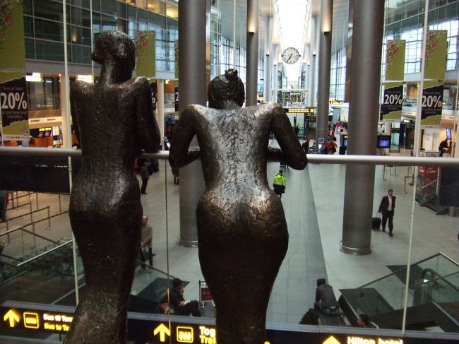 再びカストラップ空港へ。<br />市内と空港が電車で15分かからないって便利です。