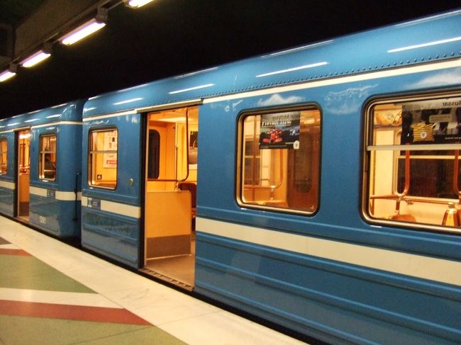 さあ、地下鉄で街へ。