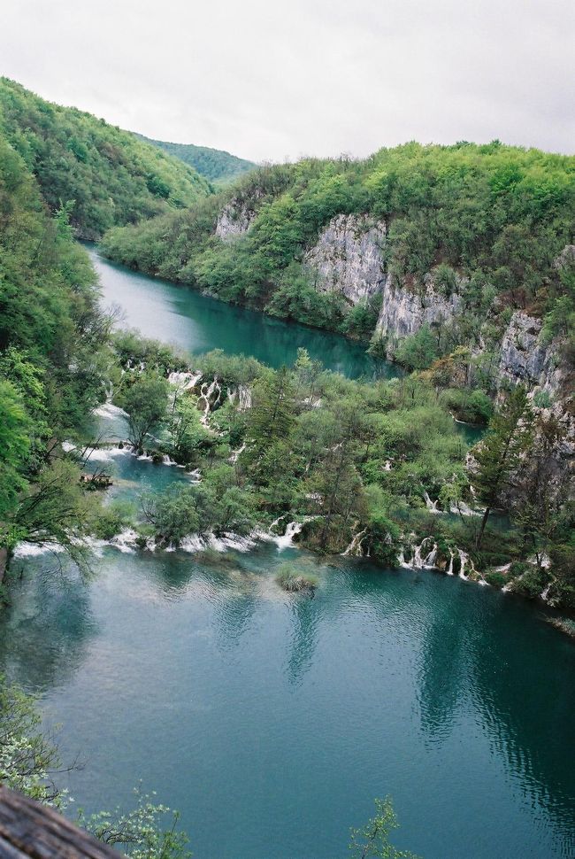 ２日目。下湖群を周りました。太陽がでていないので湖の色が濃いですがそれでも素晴らしい眺めです。